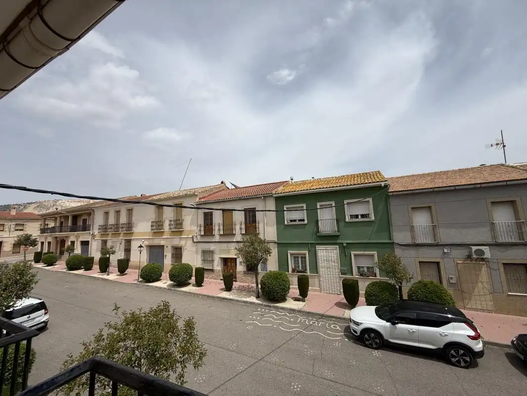 Vista exterior de Casa adosada en venda en Algueña amb Aire condicionat, Calefacció i Terrassa