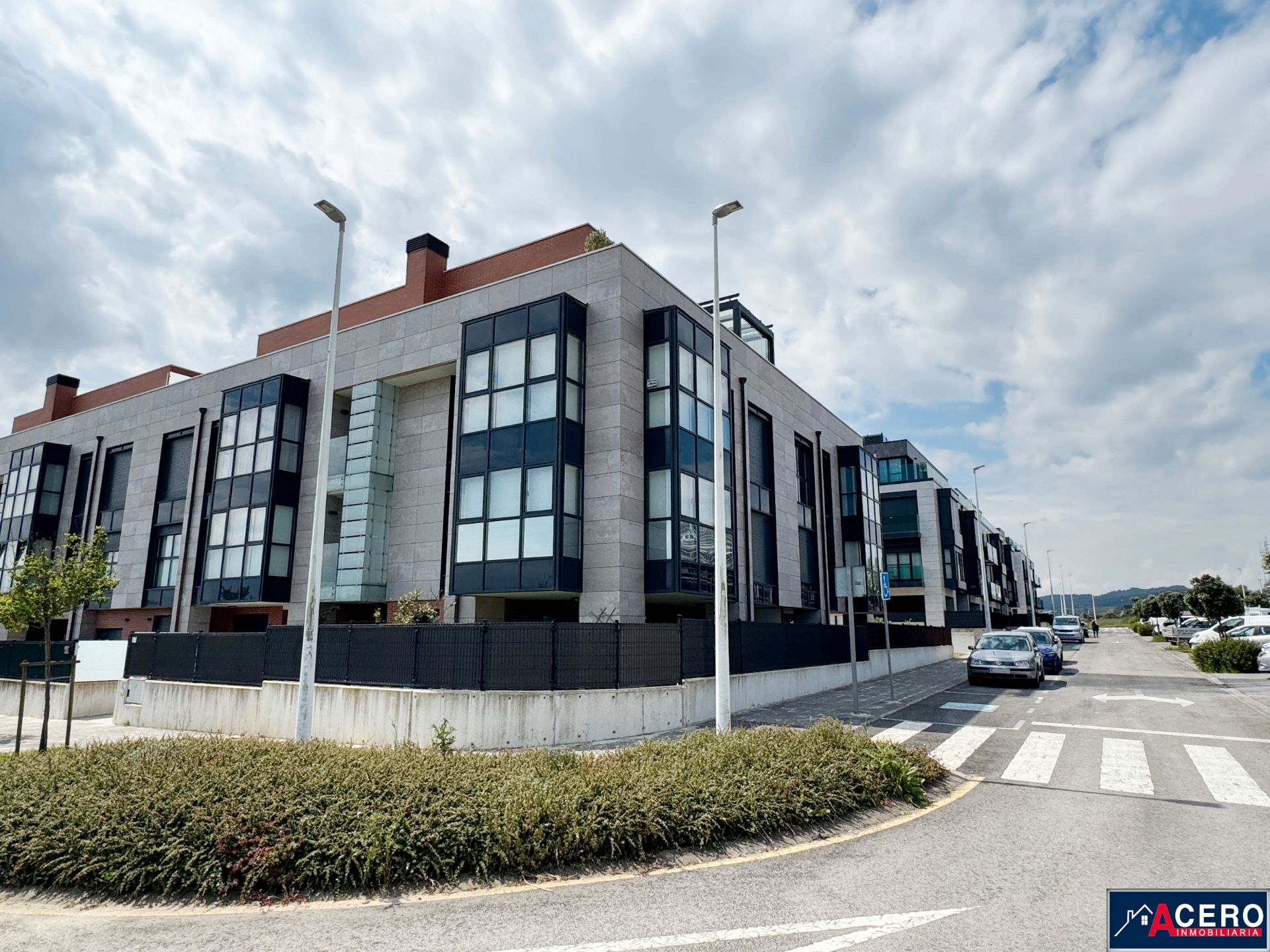 Vista exterior de Pis en venda en Santa Cruz de Bezana amb Calefacció, Parquet i Traster