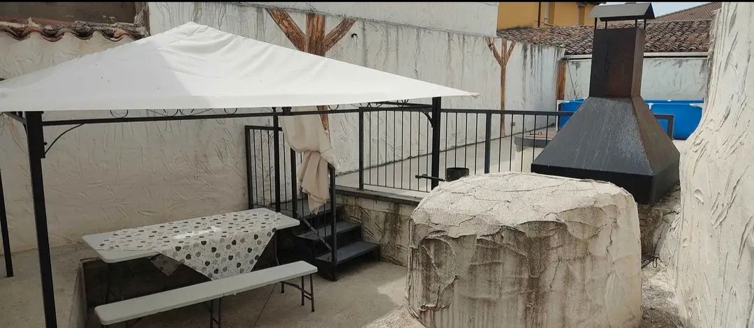 Terrassa de Casa adosada en venda en Bahabón de Esgueva amb Calefacció, Terrassa i Traster