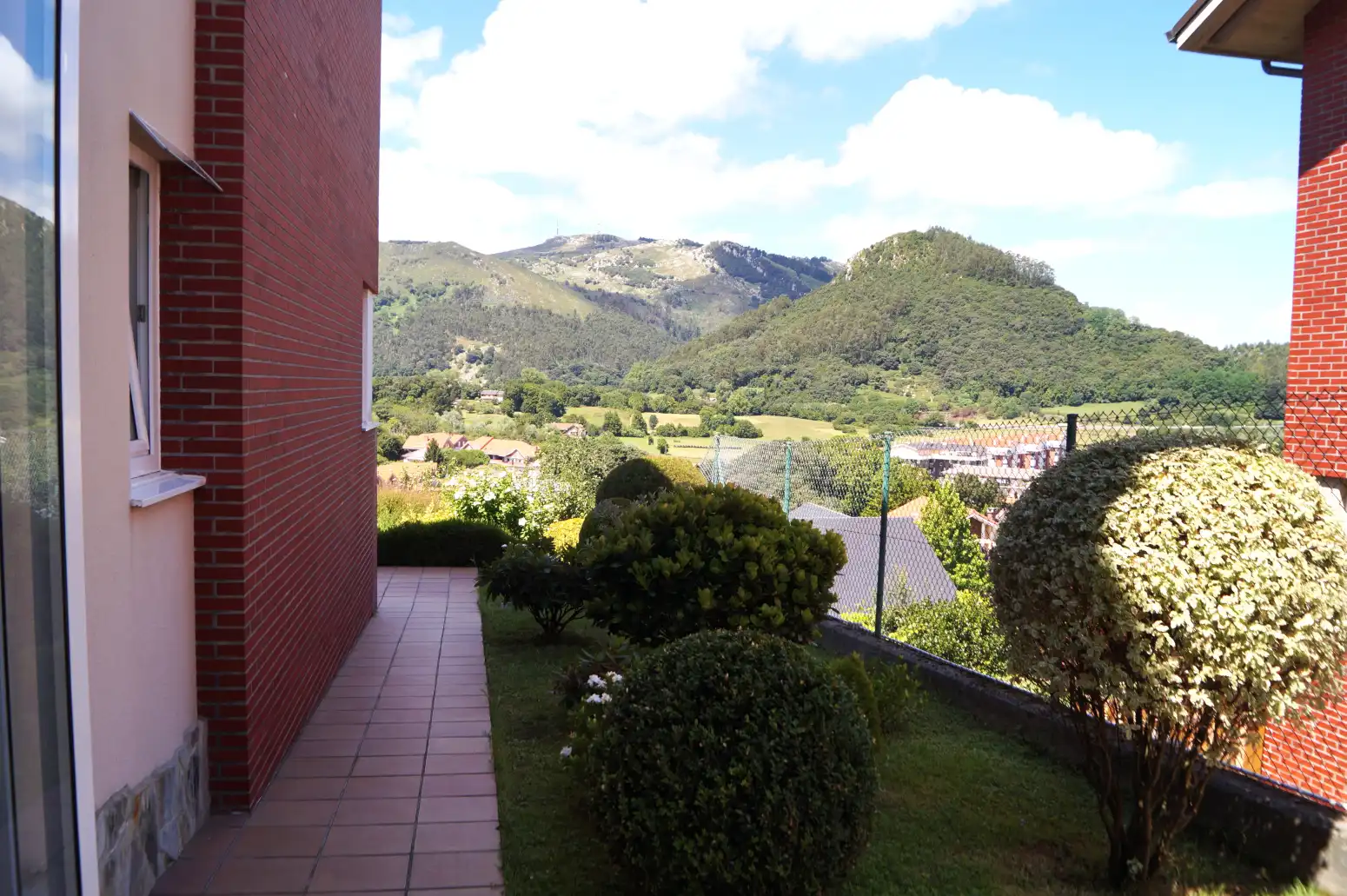 Terrassa de Casa o xalet en venda en Medio Cudeyo amb Calefacció, Jardí privat i Terrassa