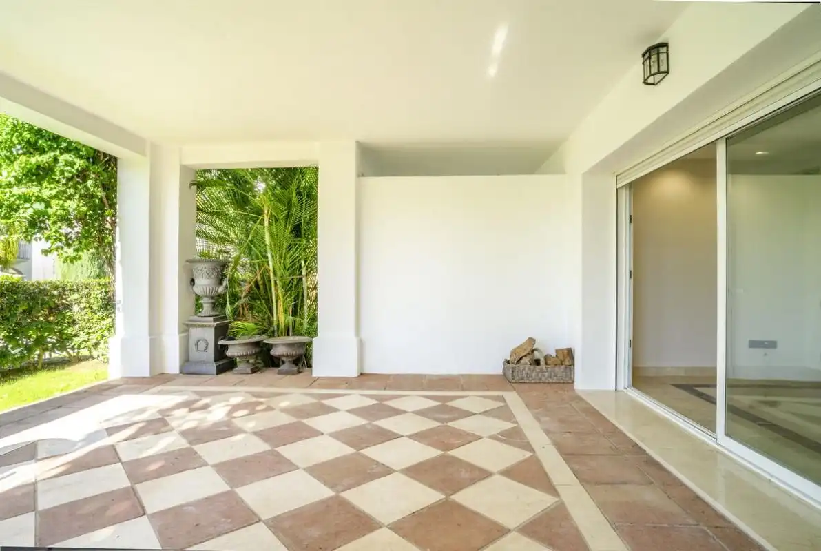 Planta baixa en venda en Marbella amb Aire condicionat, Calefacció i Jardí privat