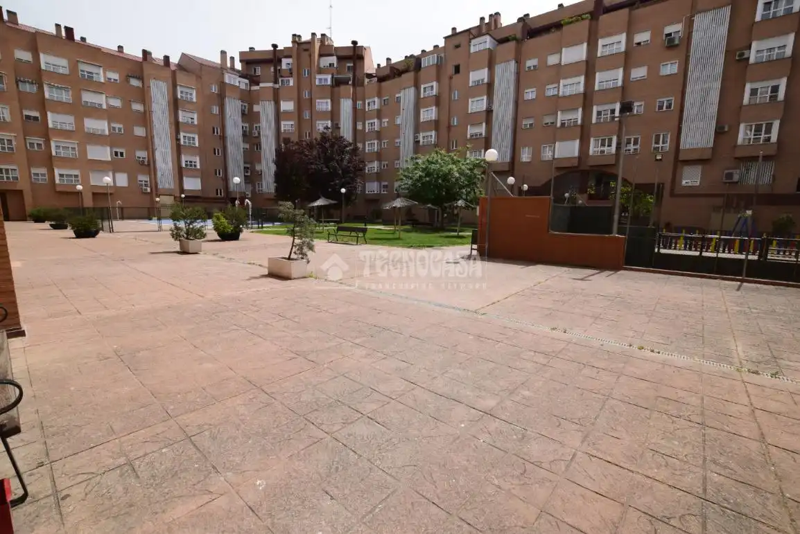 Außenansicht von Wohnung zum Verkauf in Alcorcón mit Gemeinschaftspool