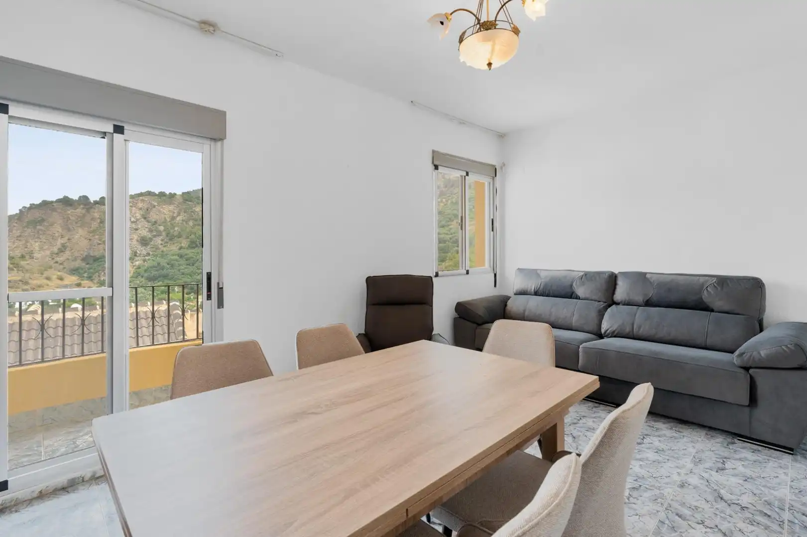 Casa con terraza en venta en Calle REAL (IZ)