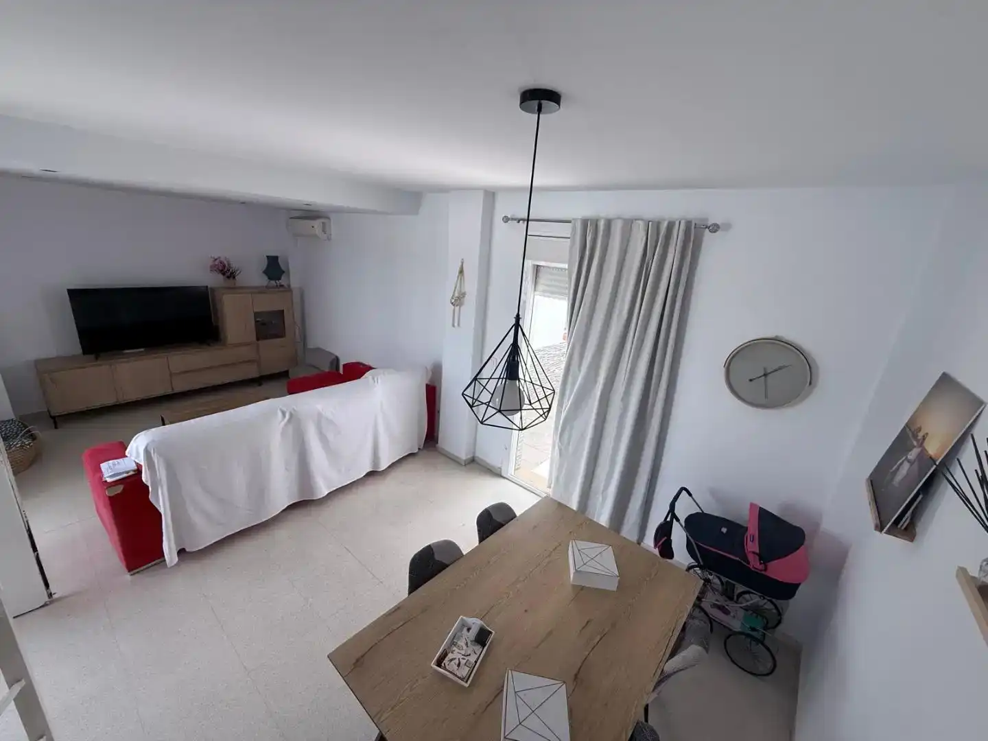 Sala d'estar de Casa adosada en venda en El Cuervo de Sevilla amb Aire condicionat i Moblat