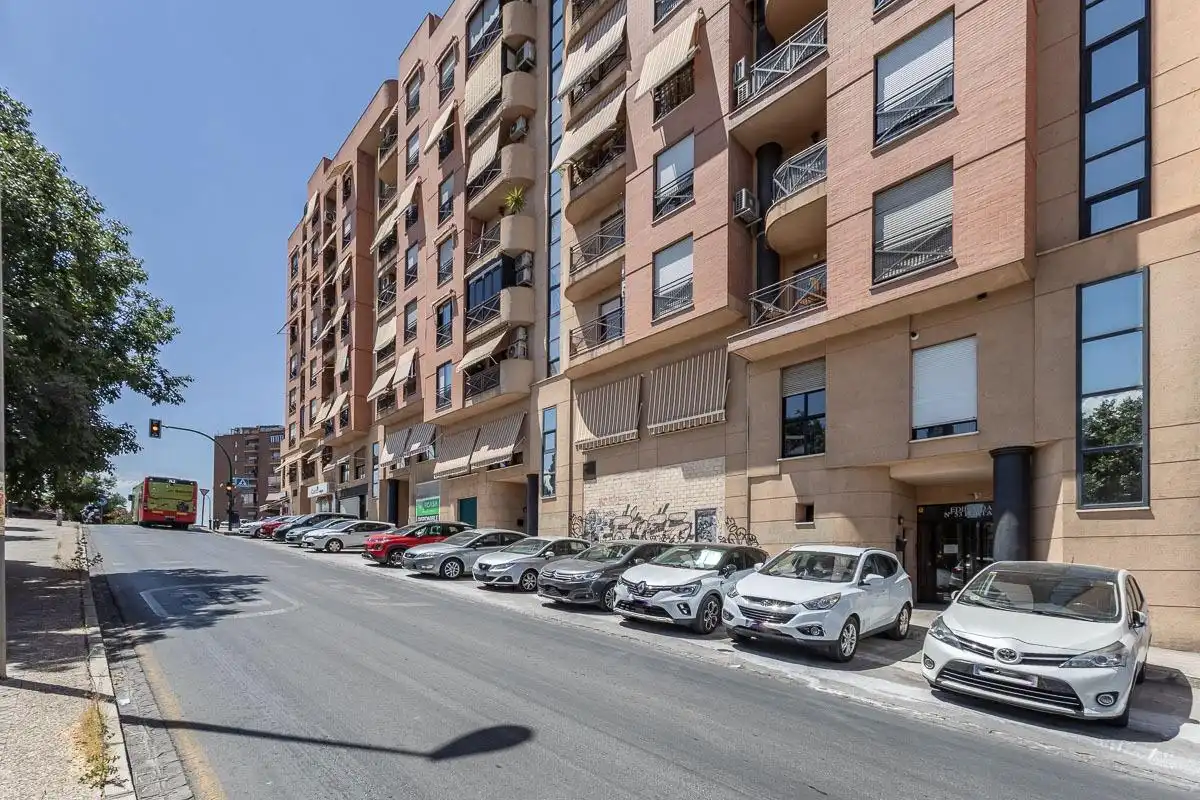 Vista exterior de Piso en venta en Granada con Aire acondicionado, Calefacción y Terraza