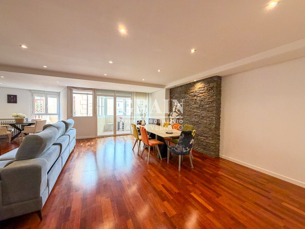 Vista exterior de Pis en venda en  Albacete Capital amb Aire condicionat, Calefacció i Parquet