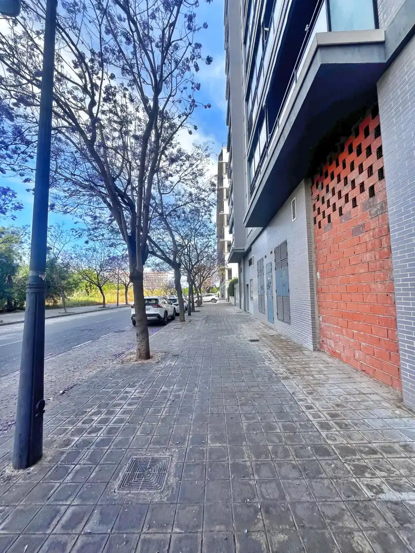 Vista exterior de Local de lloguer en Valencia