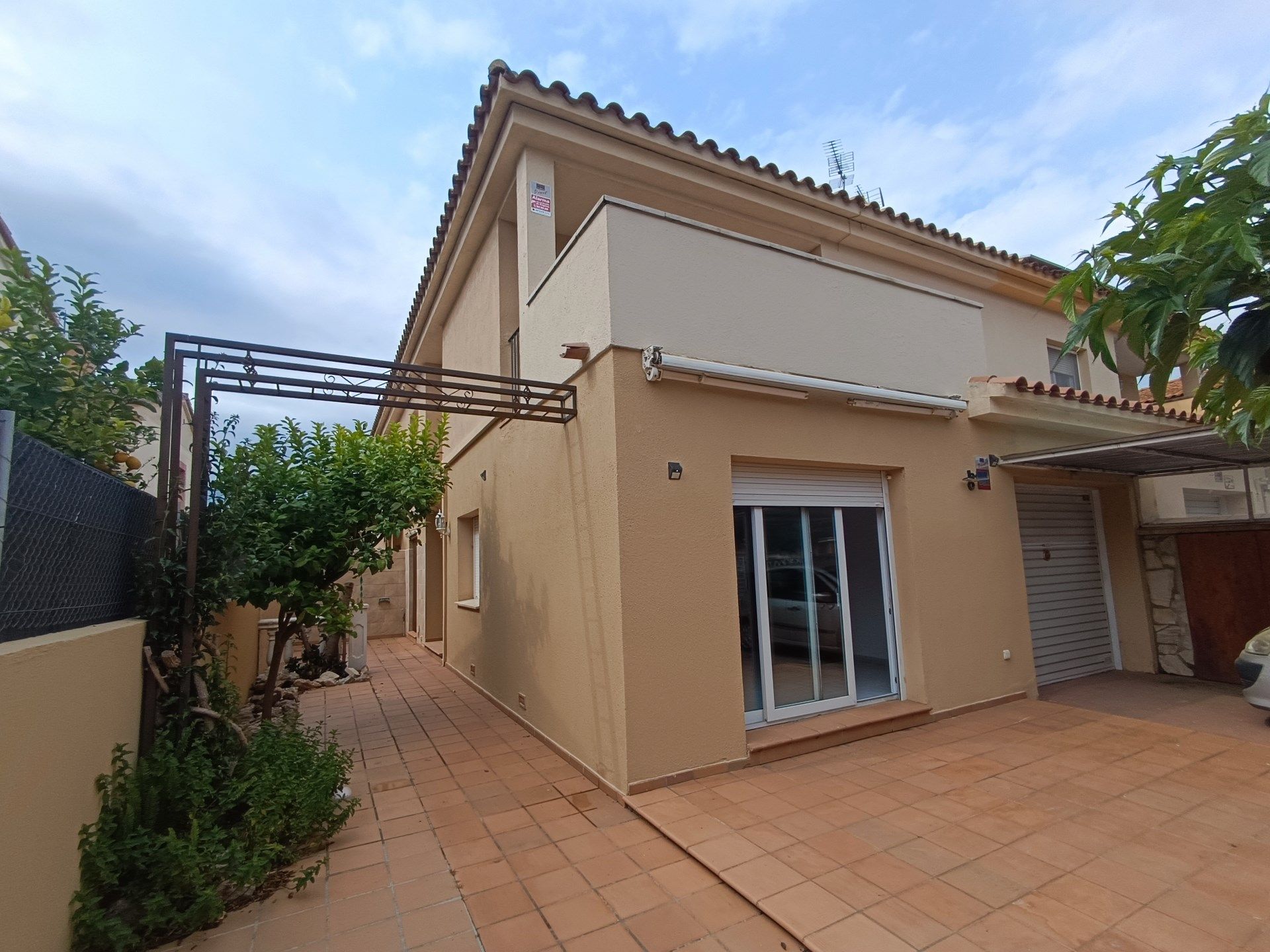 Single-family semi-detached to rent in MARGARIDA, Vilatenim