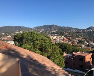 Vista exterior de Casa o xalet en venda en Cabrils amb Calefacció, Jardí privat i Terrassa