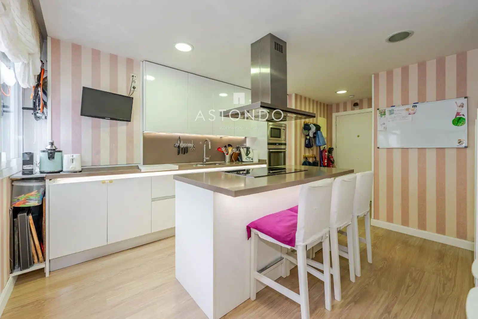 Kitchen of Flat for sale in Hortaleza