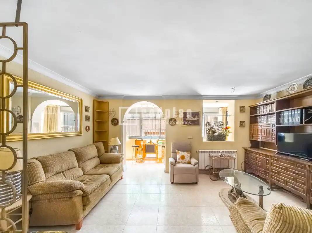 Piso en venta en del Poeta Blas de Otero, Ventas