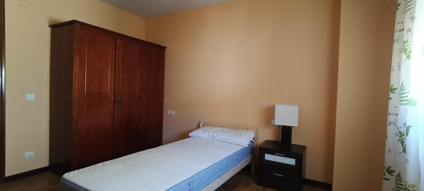 Bedroom of Flat to share in León Capital   with Heating, Terrace and Furnished
