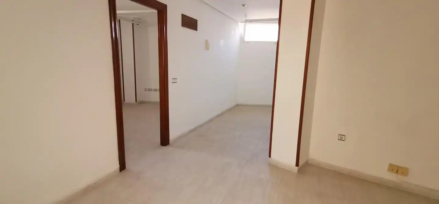 Büro zum Verkauf in Linares