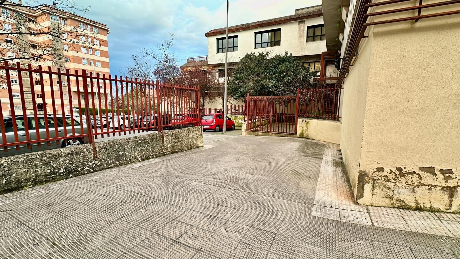 Vista exterior de Garaje de alquiler en Cáceres Capital
