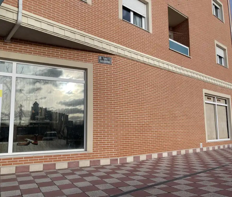 Vista exterior de Local en venta en Ávila