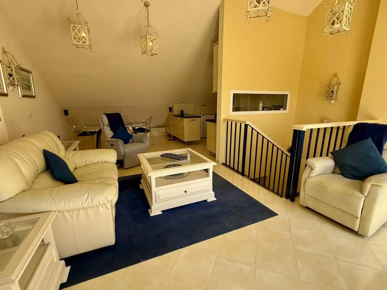 Wohnzimmer von Dachboden zum Verkauf in El Ejido mit Klimaanlage, Terrasse und Möbliert
