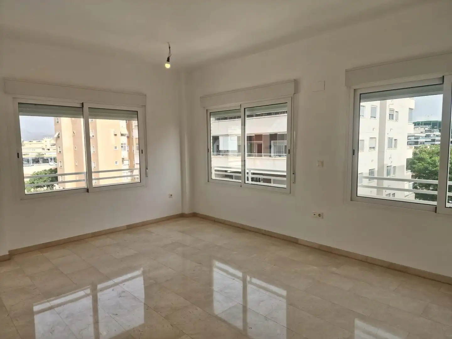 Sala d'estar de Àtic en venda en Elche / Elx amb Terrassa, Traster i Piscina comunitària