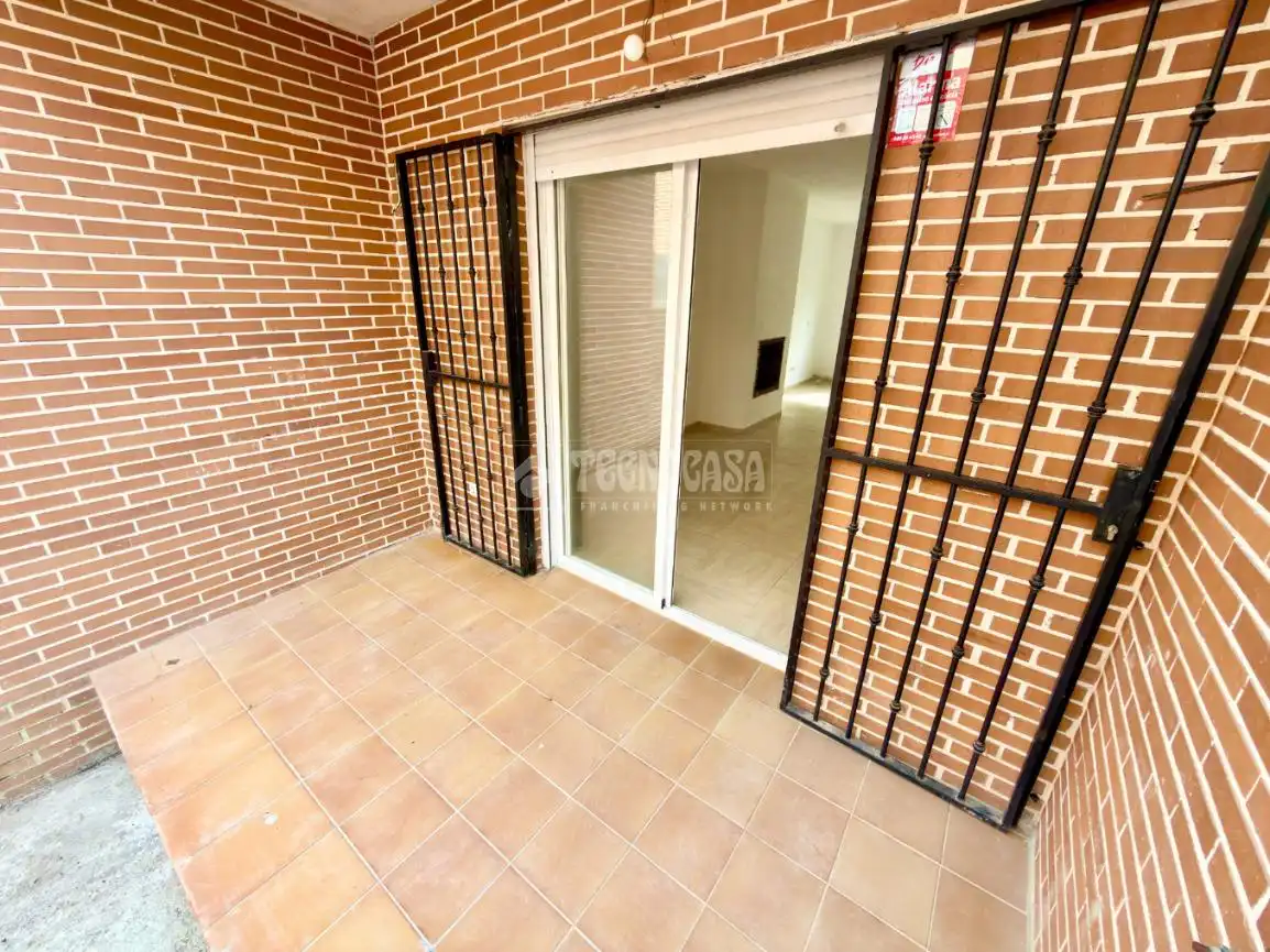 Vista exterior de Casa adosada en venta en Valdeaveruelo con Aire acondicionado, Calefacción y Balcón