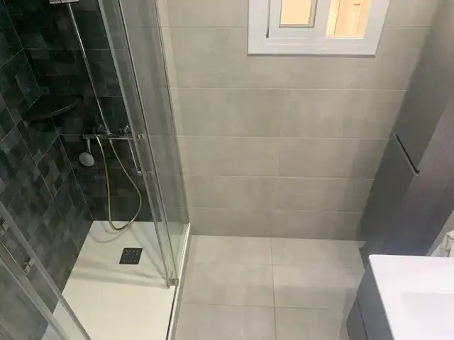 Badezimmer von Dachboden zum Verkauf in Badalona mit Klimaanlage, Heizung und Terrasse