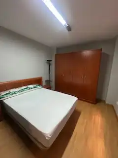 Habitación de Apartamento de alquiler en Valverde de la Virgen con Calefacción, Parquet y Amueblado
