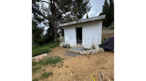 Venta de chalet rústico en Monserrat