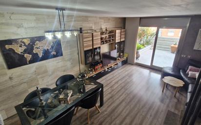 Sala d'estar de Casa adosada en venda en Pallejà amb Aire condicionat, Parquet i Terrassa
