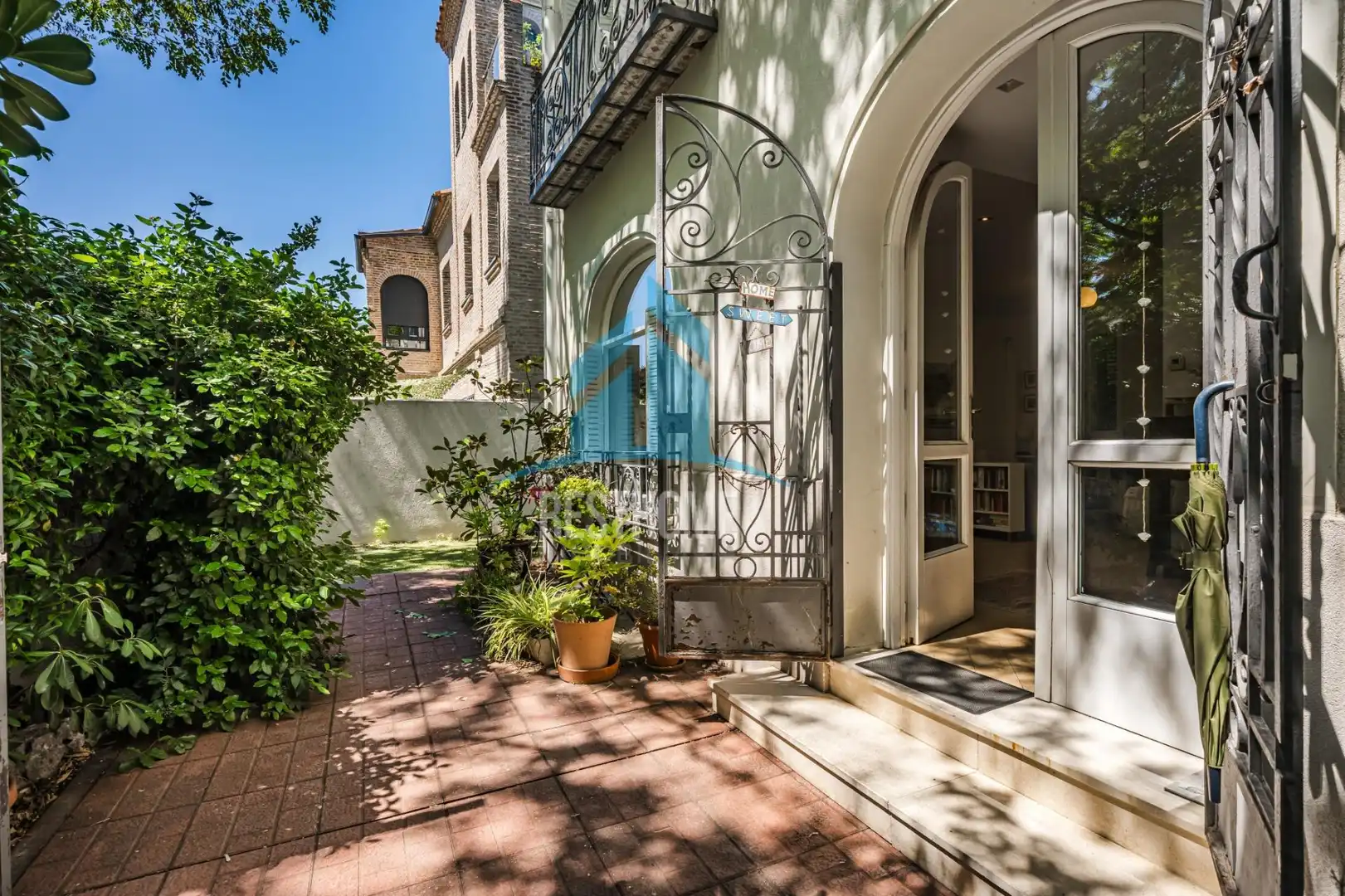 Vista exterior de Casa o chalet en venta en Madrid con Calefacción, Jardín privado y Parquet