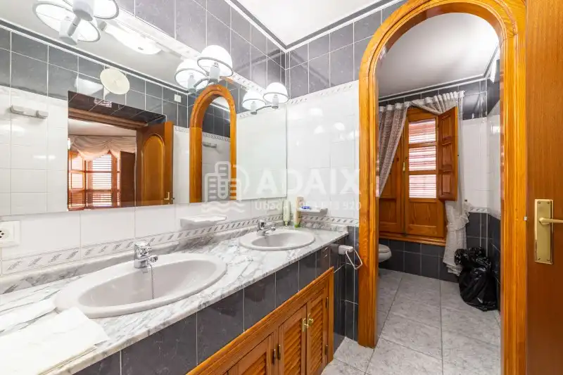 Badezimmer von Haus oder Chalet zum Verkauf in Úbeda mit Terrasse, Abstellraum und Balkon