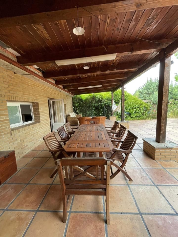 Terrassa de Casa o xalet en venda en Valle de Egüés / Eguesibar amb Jardí privat i Piscina