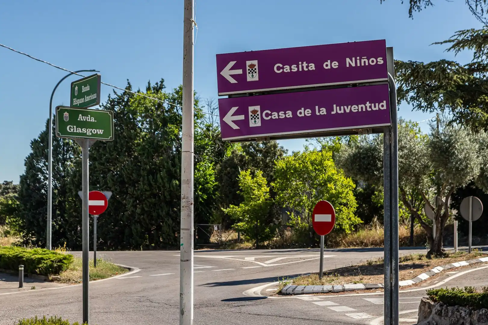 Vista exterior de Casa o xalet en venda en Nuevo Baztán amb Aire condicionat, Calefacció i Jardí privat