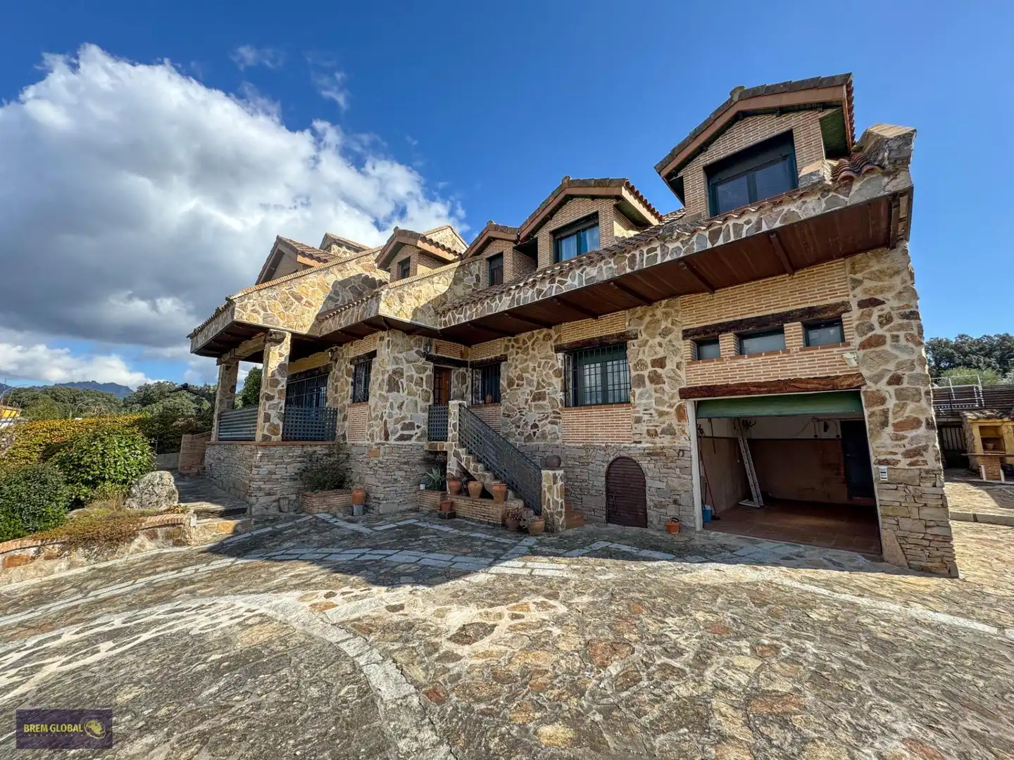 Exterior view of Houses for sale in Navalafuente  with Heating, Private garden and Storage room