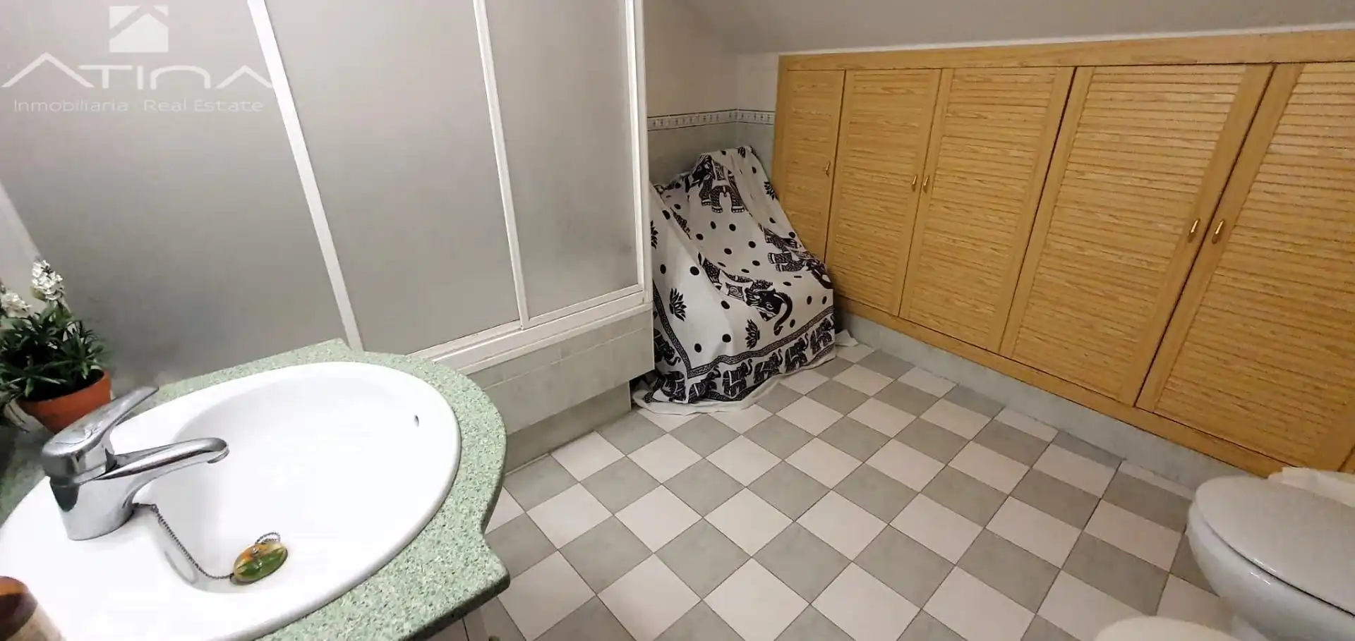Baño de Ático en venta en Gandia con Aire acondicionado, Terraza y Trastero