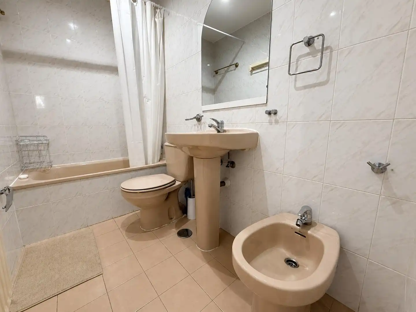 Bathroom of Flat for rent in Madrid  with Air Conditioner, Heating and Furnished