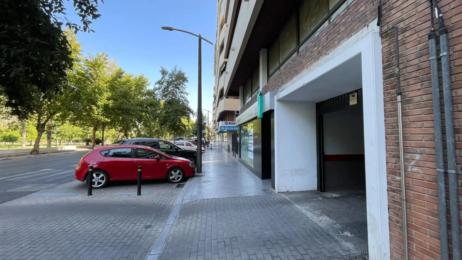 Außenansicht von Garage zum Verkauf in Córdoba