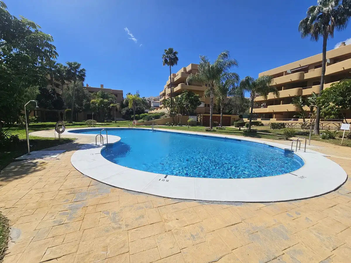 Schwimmbecken von Dachboden zum Verkauf in Mijas mit Klimaanlage, Terrasse und Abstellraum
