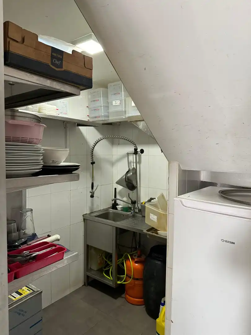 Cuina de Local en venda en Torrelodones amb Aire condicionat, Terrassa i Moblat