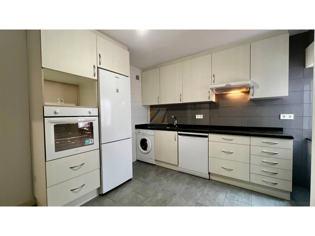 Cocina de Piso en venta en Oviedo  con Calefacción, Parquet y Trastero