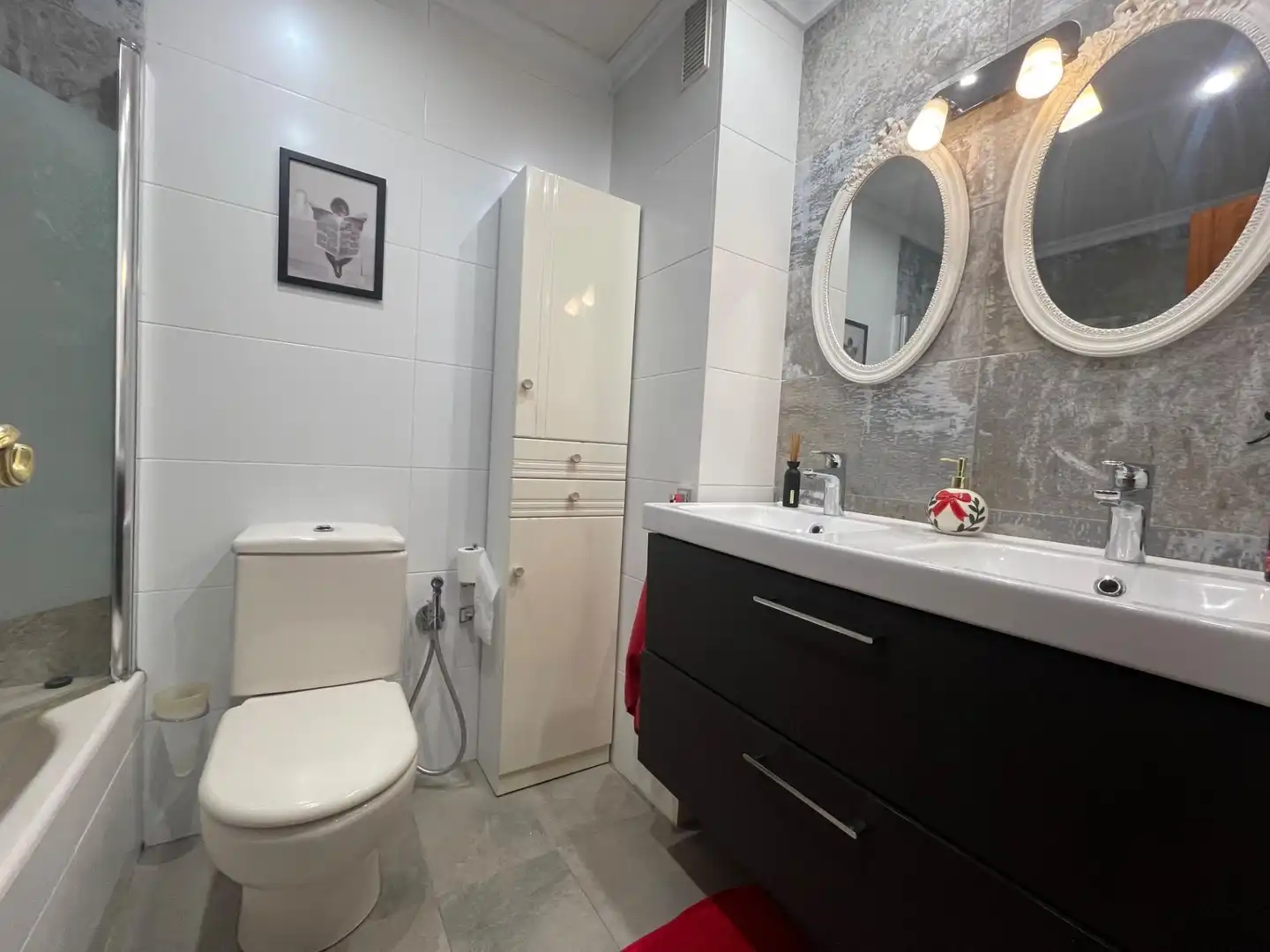 Bathroom of Flat for sale in Bilbao   with Heating, Terrace and Furnished