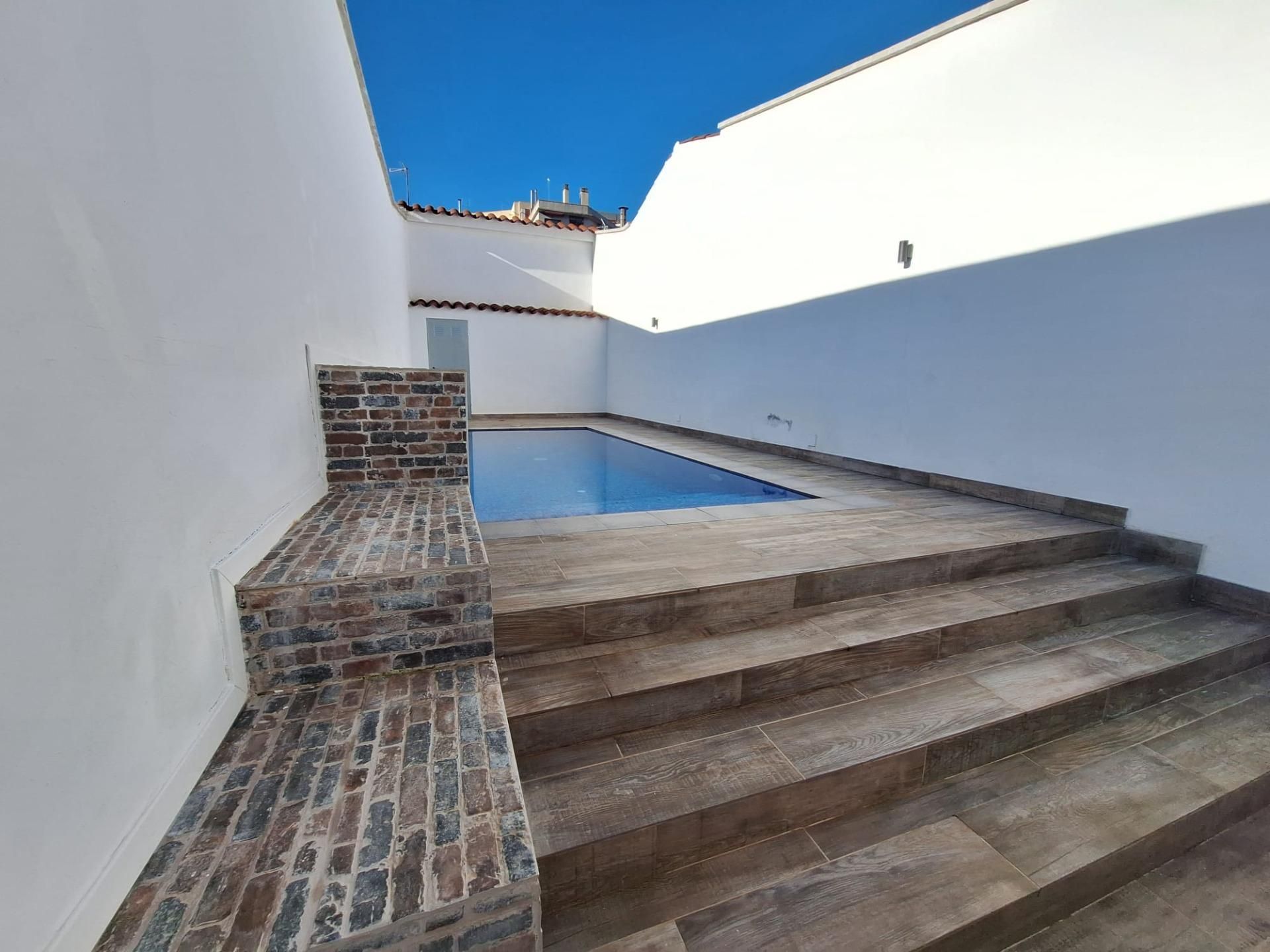 Swimming pool of Planta baja for sale in Sabadell  with Air Conditioner, Heating and Private garden