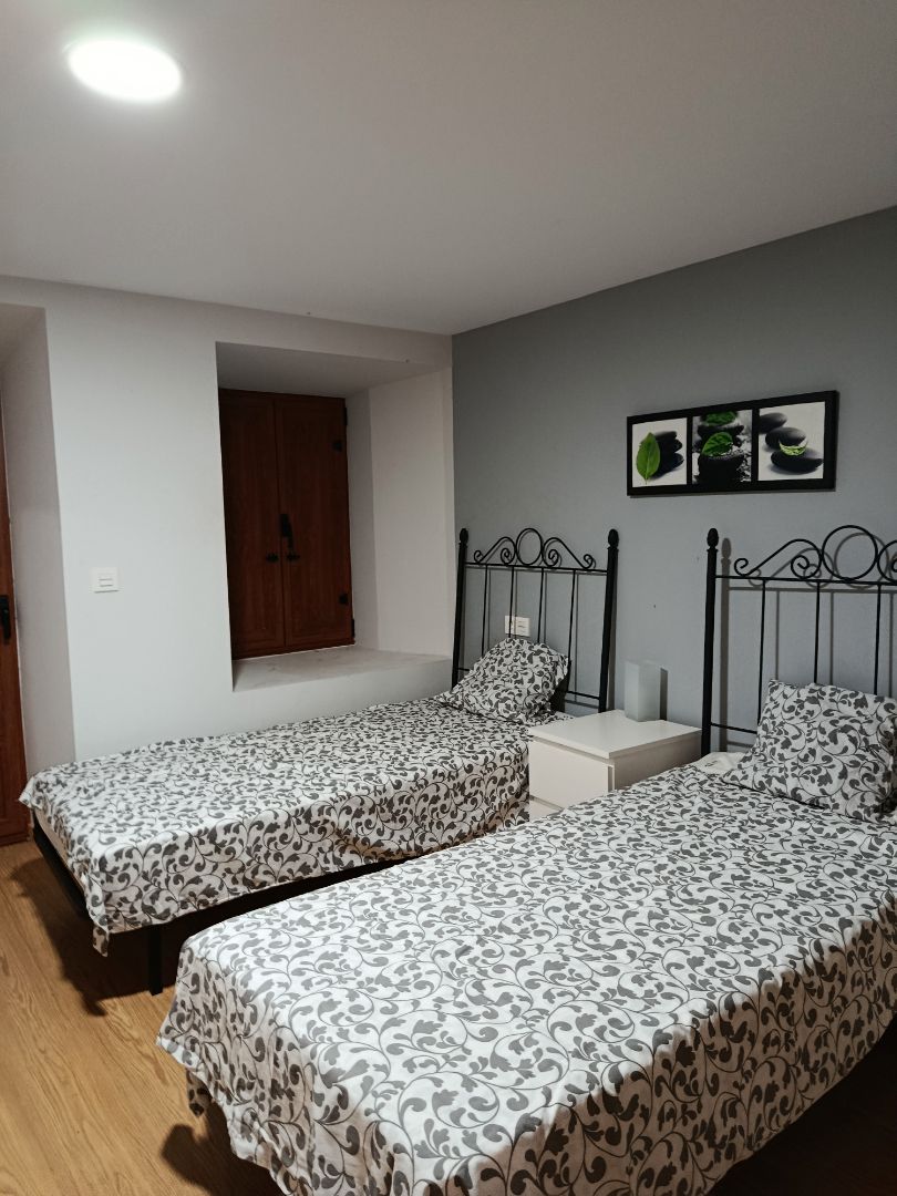 Dormitori de Casa adosada en venda en Vegadeo amb Calefacció, Jardí privat i Parquet