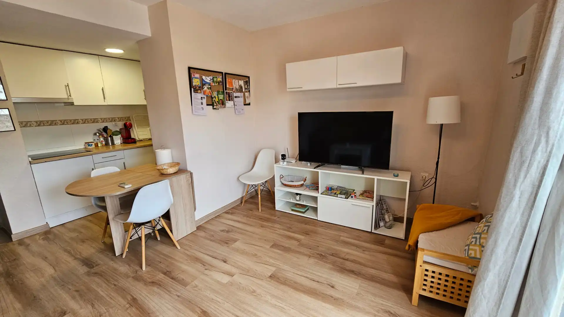 Sala de estar de Casa adosada en venta en El Campello con Aire acondicionado, Calefacción y Jardín privado