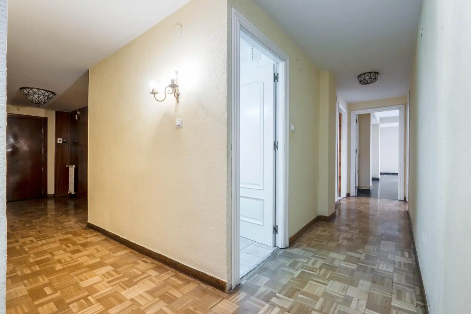Wohnung zum Verkauf in Granada mit Klimaanlage, Heizung und Terrasse