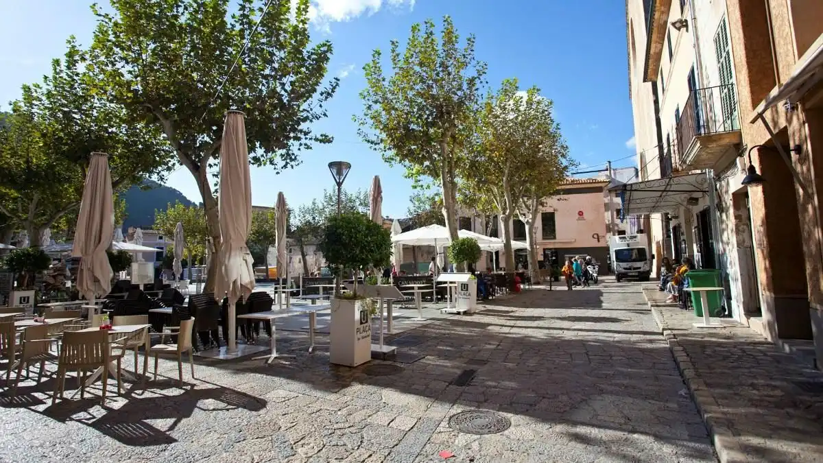 Außenansicht von Einfamilien-Reihenhaus zum Verkauf in Pollença mit Heizung, Terrasse und Abstellraum
