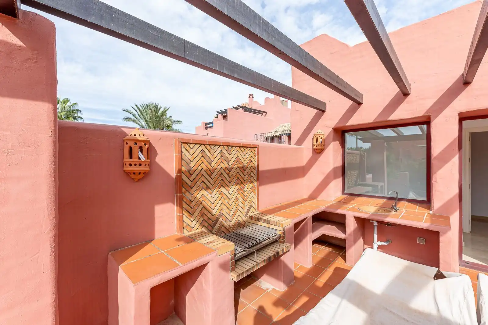 Terrasse von Maisonette zum Verkauf in Estepona mit Klimaanlage, Terrasse und Möbliert