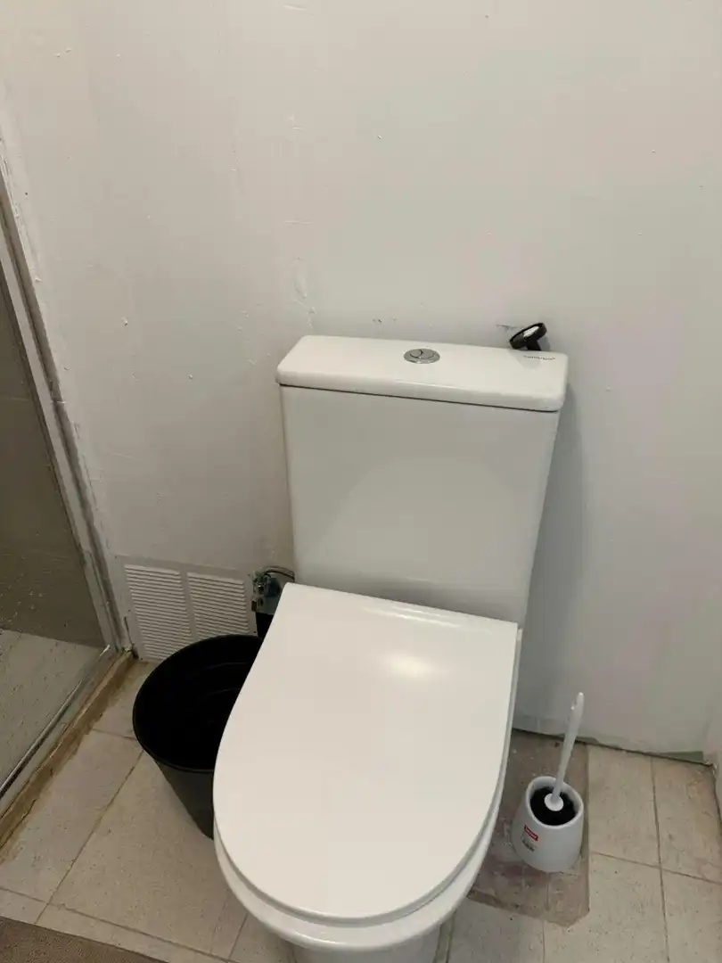 Baño de Piso para compartir en Barcelona con Calefacción y Lavadora