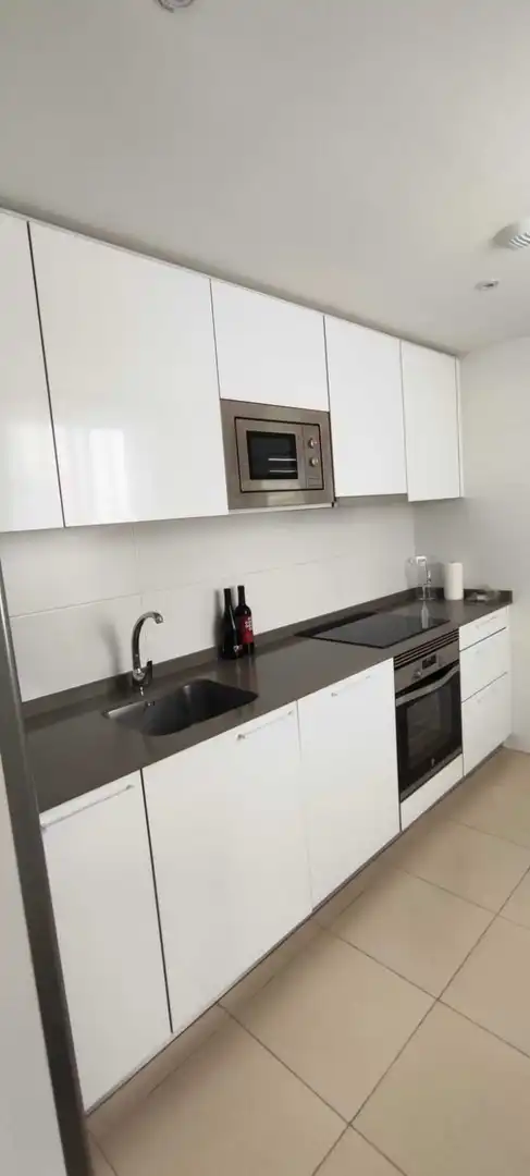 Cuina de Apartament de lloguer en Marbella amb Aire condicionat, Terrassa i Traster