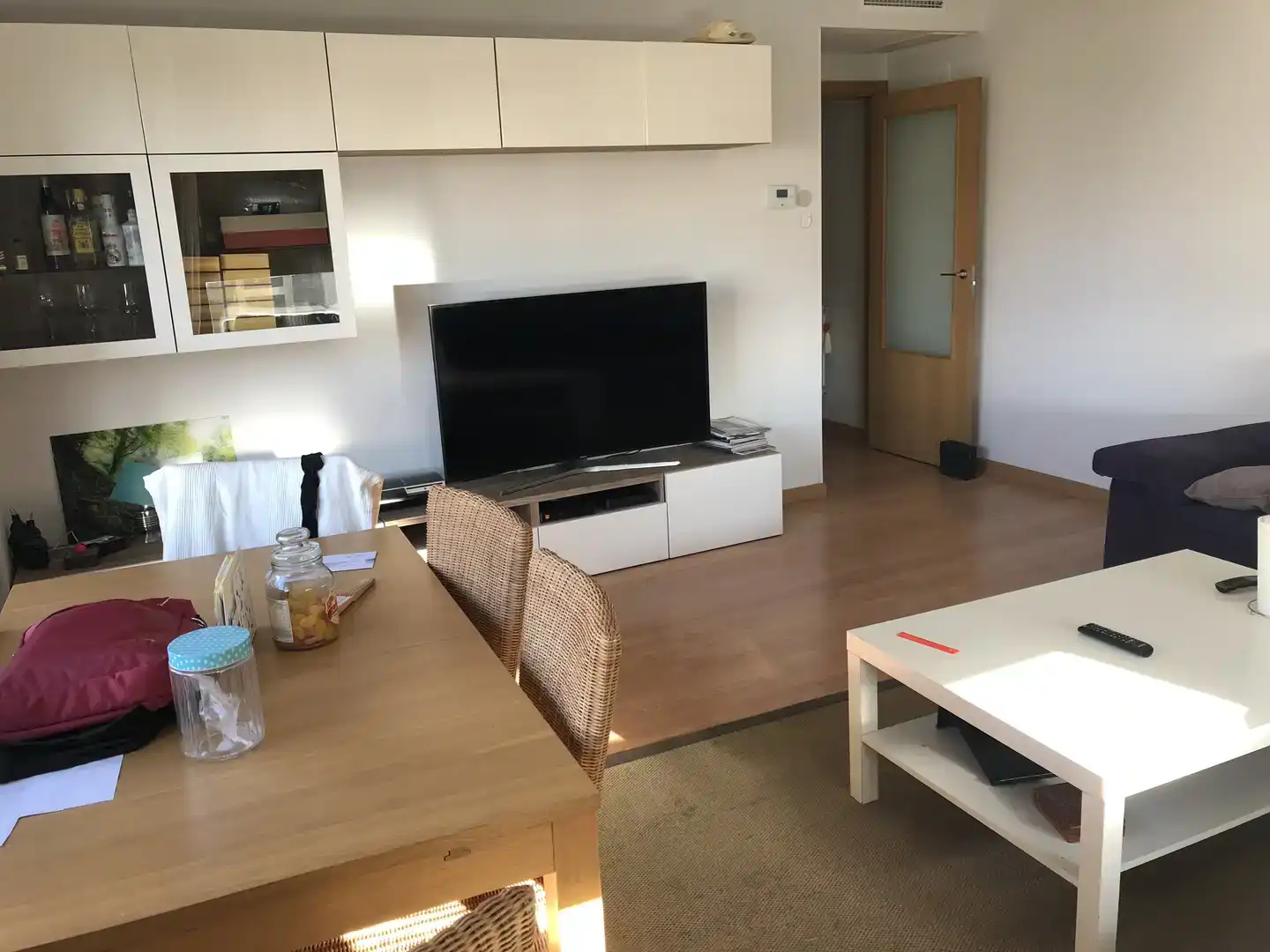 Sala de estar de Piso para compartir en Madrid con Parquet, Piscina y Amueblado