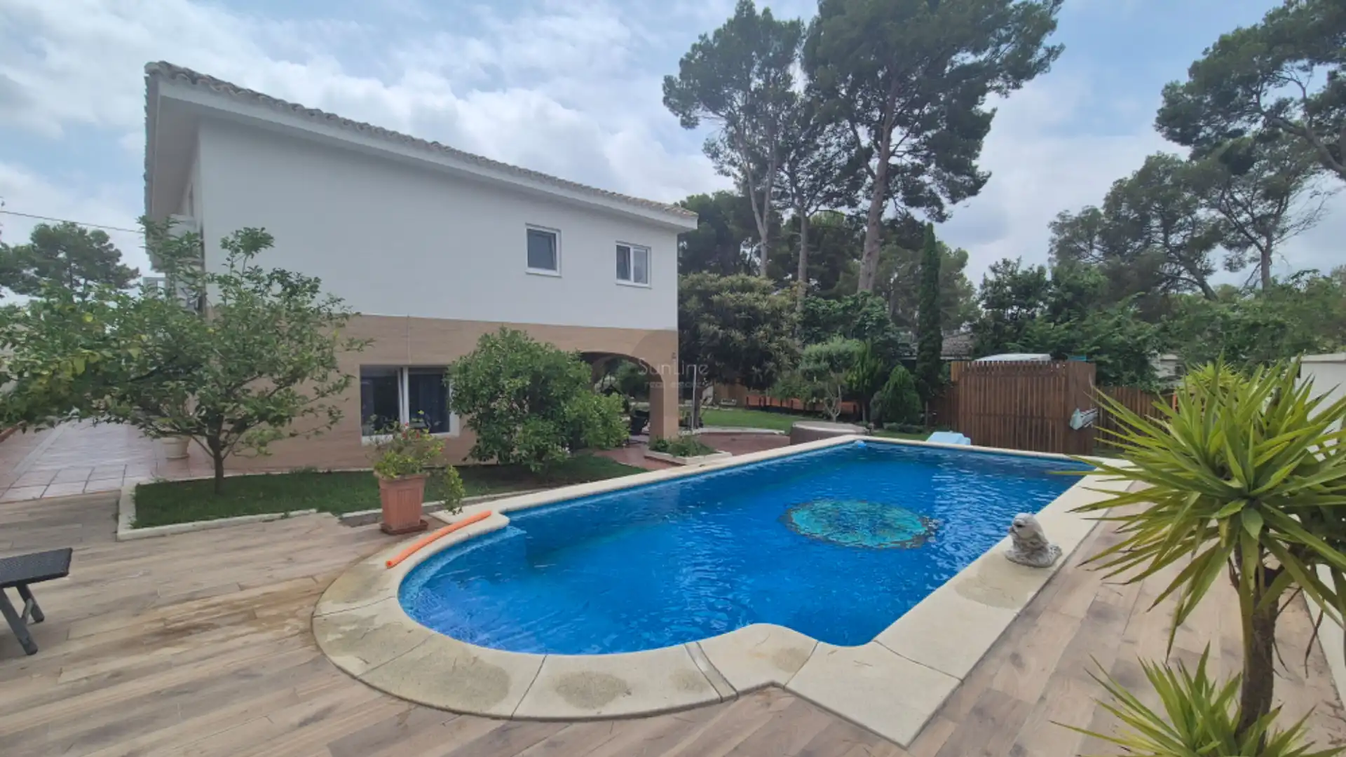 Swimming pool of Houses for sale in L'Eliana  with Air Conditioner, Private garden and Terrace