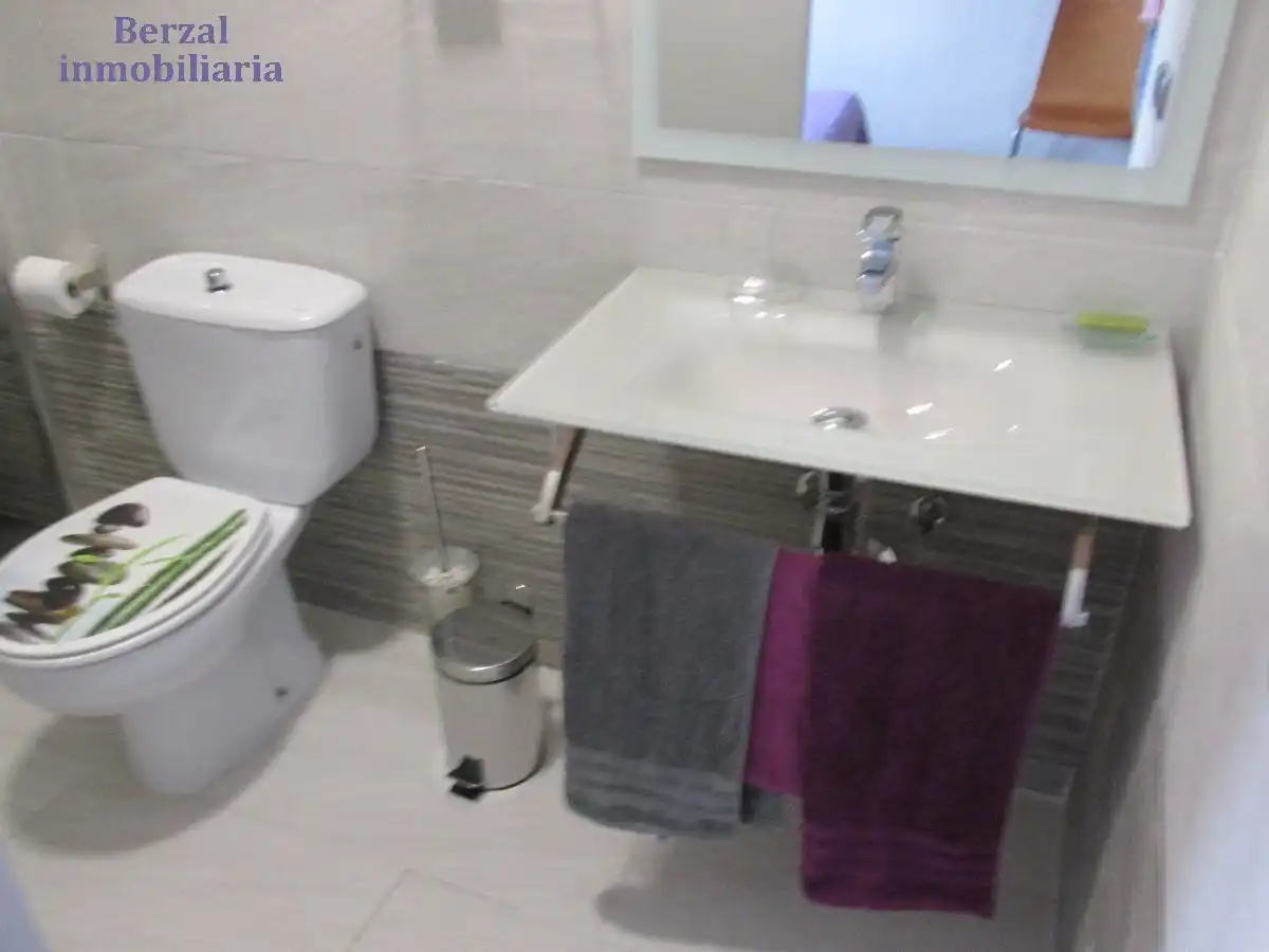Bany de Casa o xalet en venda en  Logroño amb Calefacció, Jardí privat i Terrassa