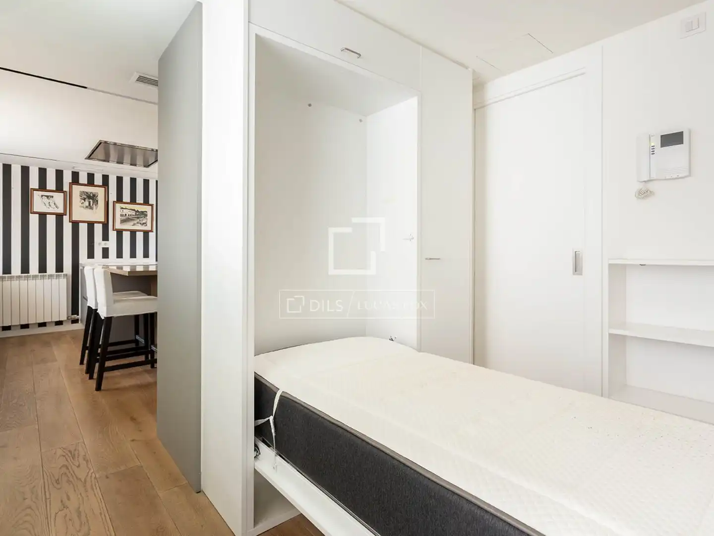 Schlafzimmer von Wohnung zum Verkauf in Barcelona mit Klimaanlage und Terrasse
